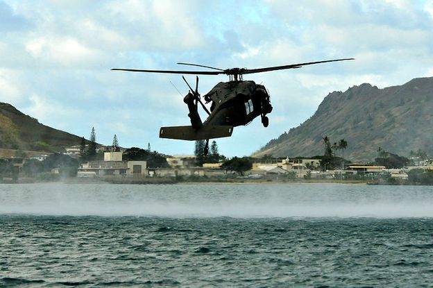 Zderzenie dwóch wojskowych śmigłowców koło Hawajów. Trwa akcja ratunkowa