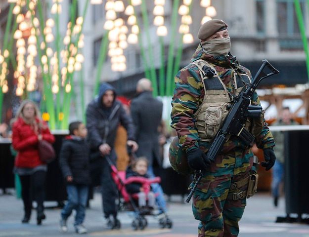 Szósty zatrzymany pod zarzutem udziału w zamachach w Paryżu