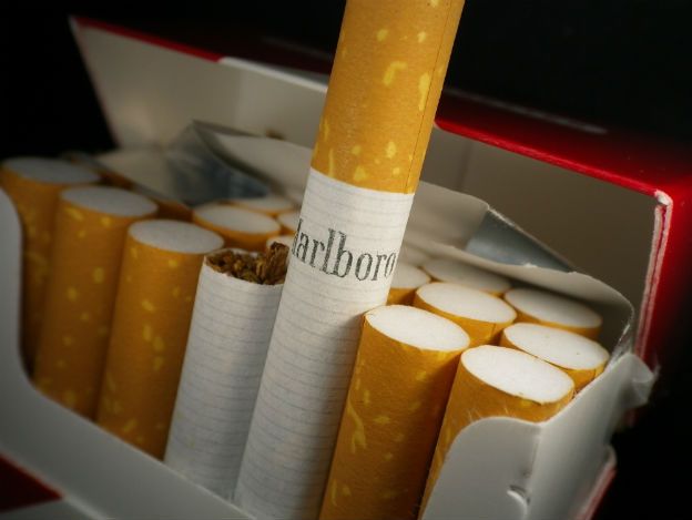 Coraz mniej Polaków pali papierosy