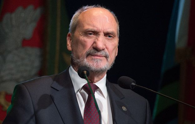 "Bardzo pilny" projekt MON. Antoni Macierewicz chce degradować oficerów. Także pośmiertnie