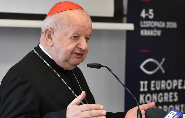 Prezydent wręczył Order Orła Białego kard. Stanisławowi Dziwiszowi