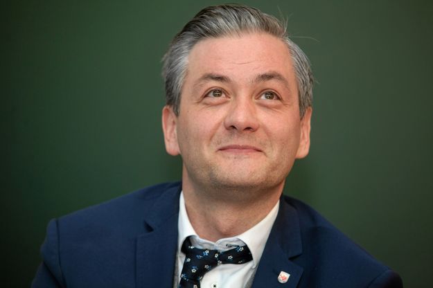 Robert Biedroń sugeruje, kto jest politykiem gejem