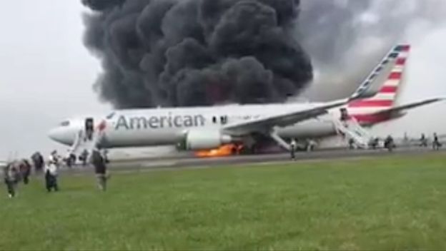 Pożar samolotu w Chicago. Na pokładzie znajdowało się 161 pasażerów