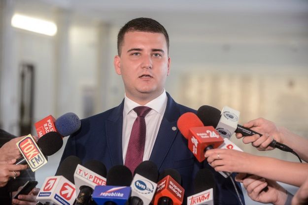 Bartłomiej Misiewicz ponownie rzecznikiem MON i szefem gabinetu politycznego Antoniego Macierewicza