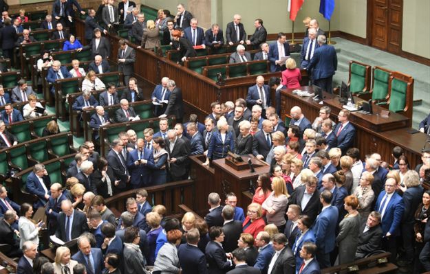Ekspresowe posiedzenie Sejmu. Trwało niecałe 2 minuty, potem zostało odroczone