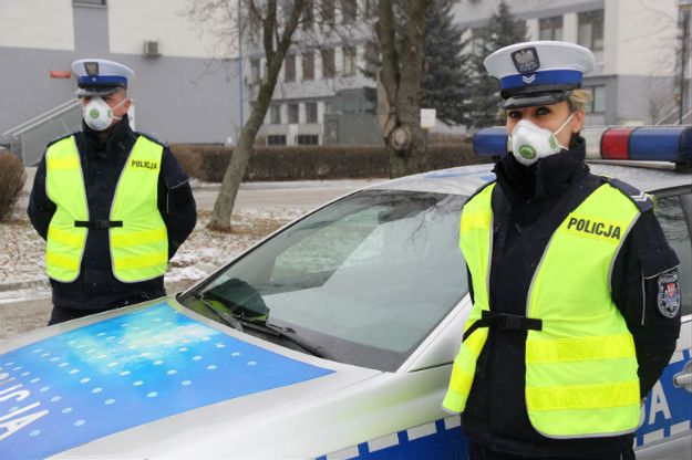 Małopolscy policjanci zostali uzbrojeni w maseczki antysmogowe