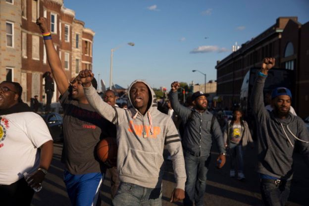 Starcia w Baltimore, mimo godziny policyjnej
