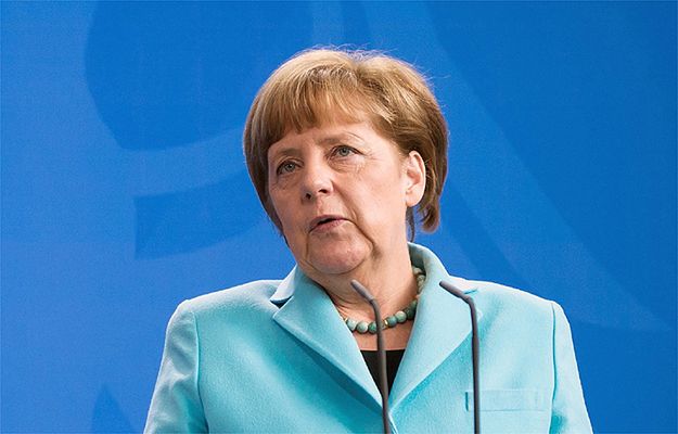 Angela Merkel krytykuje Władimira Putina za zniesienie embarga na broń dla Iranu
