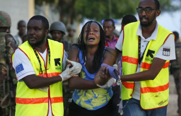 Początek trzydniowej żałoby narodowej w Kenii po ataku islamistów na uniwersytet w Garissie