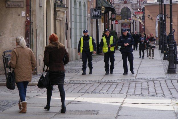 Więcej policjantów i strażników miejskich na Starym Rynku w Poznaniu