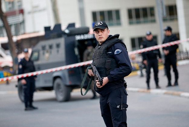 Napastniczka zabita w ataku na komisariat w Stambule