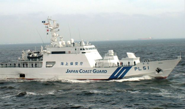 Trzy chińskie statki wpłynęły na japońskie wody terytorialne koło Senkaku