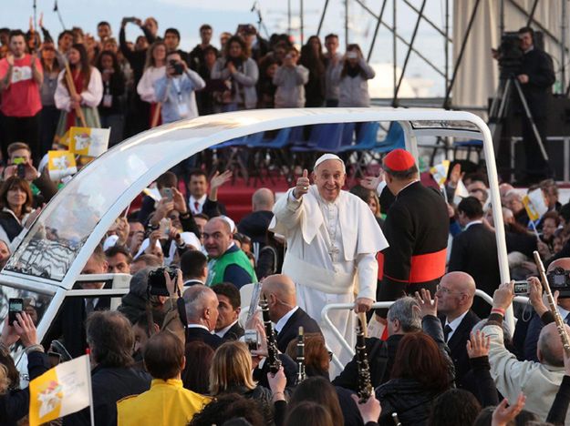 Fenomen popularności papieża Franciszka wśród młodych