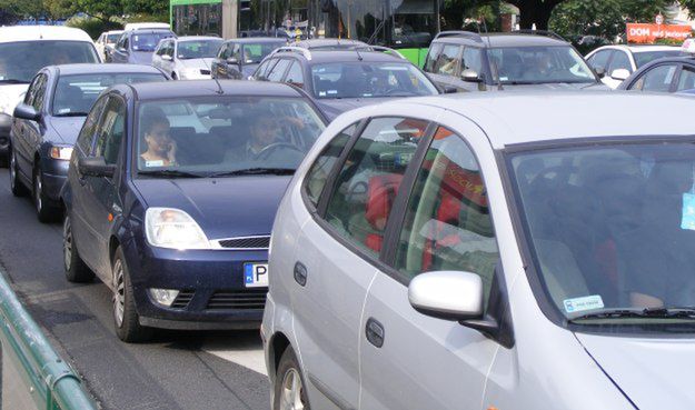 Ulicę Naramowicką w Poznaniu szybciej pokonamy na piechotę niż samochodem