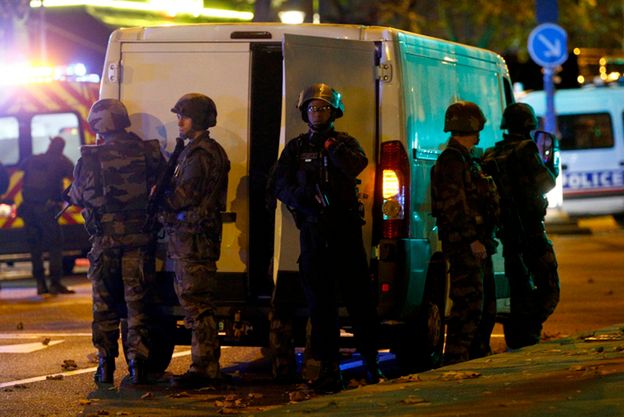 Dziennikarz po zamachach w Paryżu: polska ambasada poradziła nam złapać taksówkę