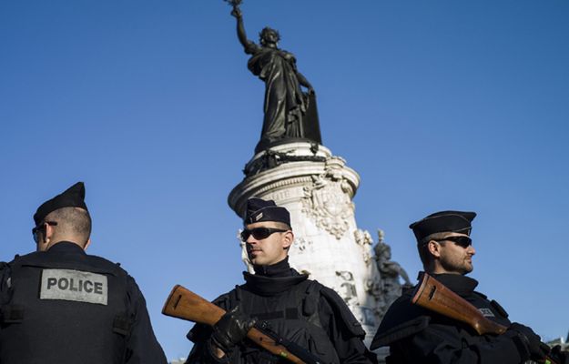 Trzej bracia zamieszani w zamachy w Paryżu. Jeden z nich mógł uciec