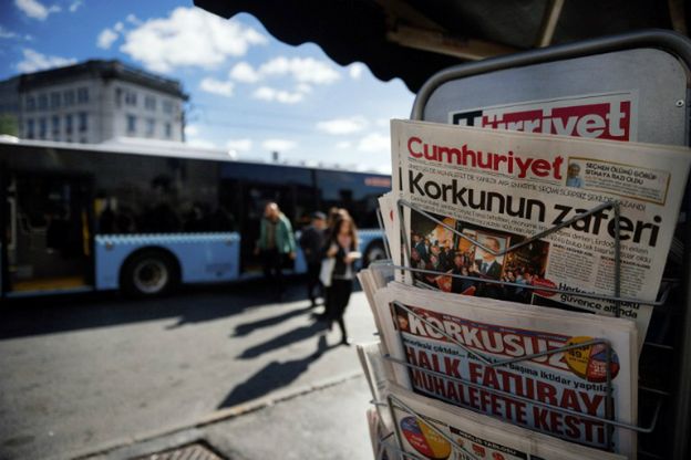 Turcja: policja zarekwirowała wszystkie egzemplarze krytycznego wobec władzy tygodnika