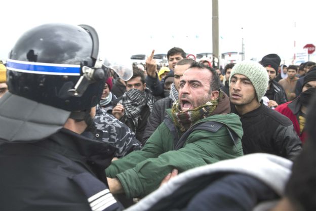Liczba migrantów we francuskim obozowisku Calais wzrosła nawet do 6 tys.