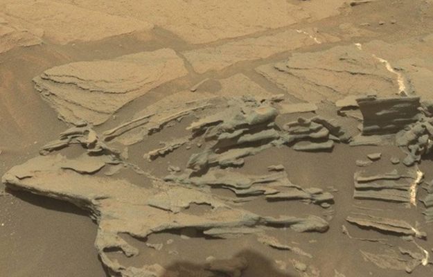 Internauci odkryli "lewitującą łyżkę" na Marsie