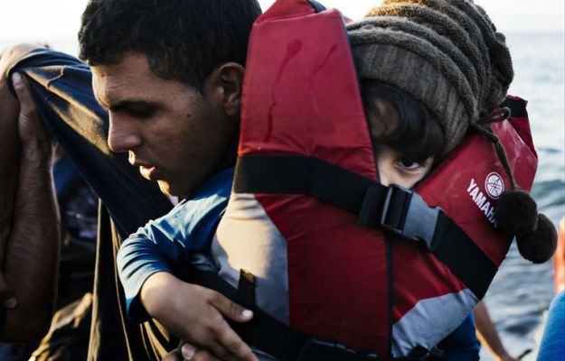 Grecja: kolejne setki migrantów uratowane na morzu; zmarło roczne dziecko