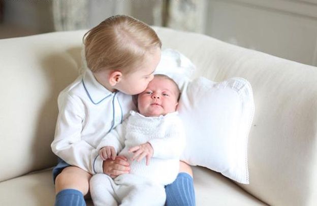 Pałac Kensington opublikował zdjęcia księcia Jerzego z księżniczką Charlotte