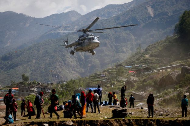 Nepal: tydzień po trzęsieniu ziemi ratownicy odnaleźli żywe osoby