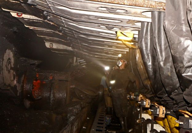 Silne wstrząsy w kopalni Rydułtowy. Szkody bada komisja górnicza