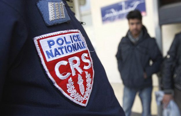 Iracki imigrant zatrzymany we Francji. Podawał się za nastolatka, aby uniknąć więzienia