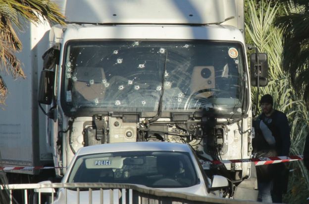 Zamach w Nicei. Źródła: zamachowiec 12 i 13 lipca jechał ciężarówką, sprawdzając trasę