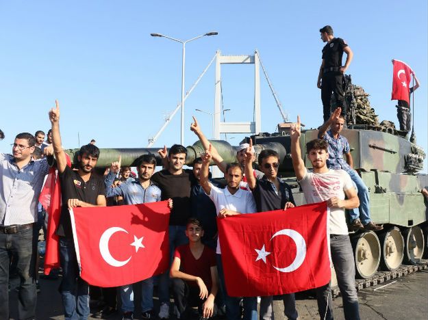 Turcja: proces 270 oskarżonych o udział w puczu. Grozi im dożywocie