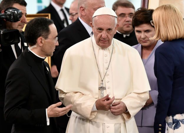 Beata Szydło odniosła się do słów Franciszka o uchodźcach