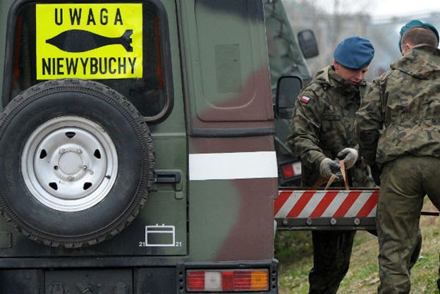 Niewybuch na linii kolejowej Radom-Warszawa. Wstrzymano ruch pociągów