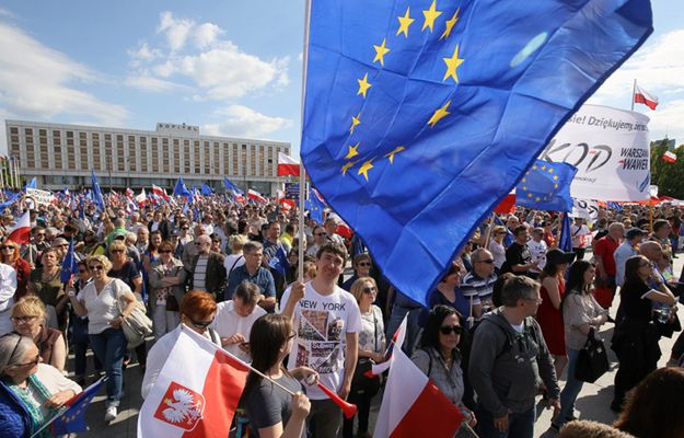 "Le Monde": marsz KOD - to była największa demonstracja od obalenia PRL-u