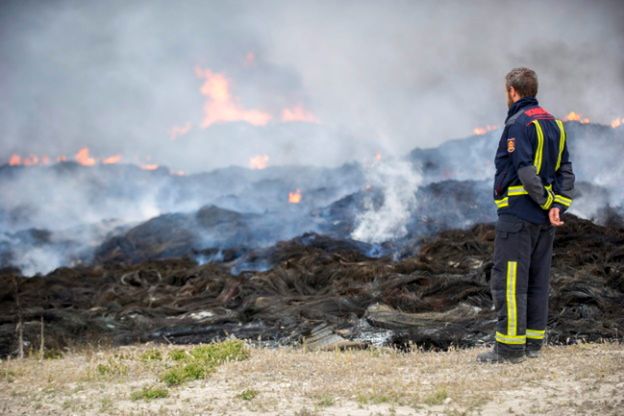 Pożar na składowisku opon samochodowych w Hiszpanii już pod kontrolą