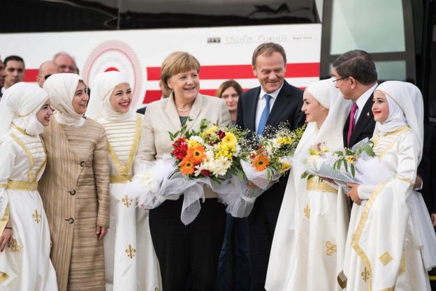 Donald Tusk: Turcja daje najlepszy na świecie przykład traktowania uchodźców