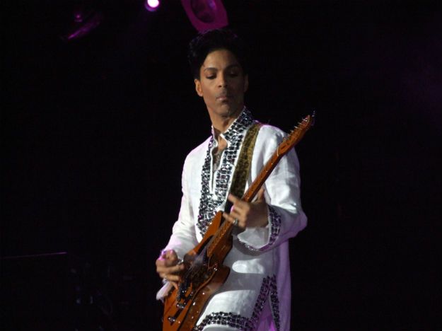 Policja sprawdza czy Prince nie umarł od przedawkowania leków