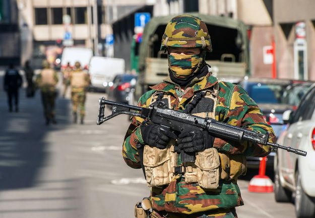 Podejrzany o ataki w Brukseli usłyszał zarzuty ws. Paryża