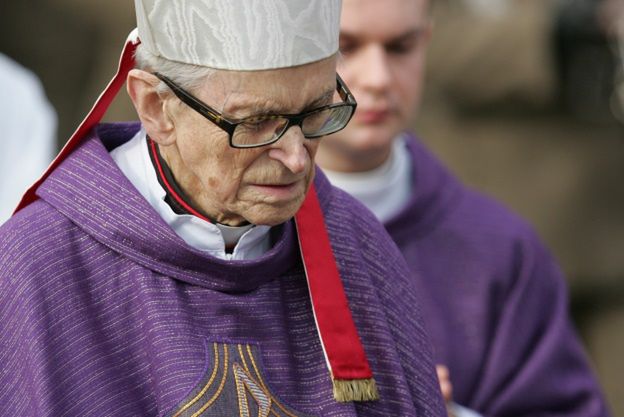 Kard. Franciszek Macharski przeszedł operację kręgosłupa