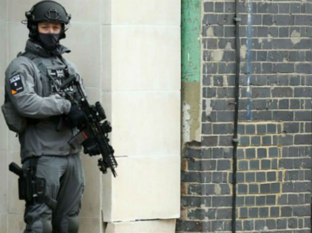 15-latek zatrzymany w Londynie za wspieranie terroryzmu