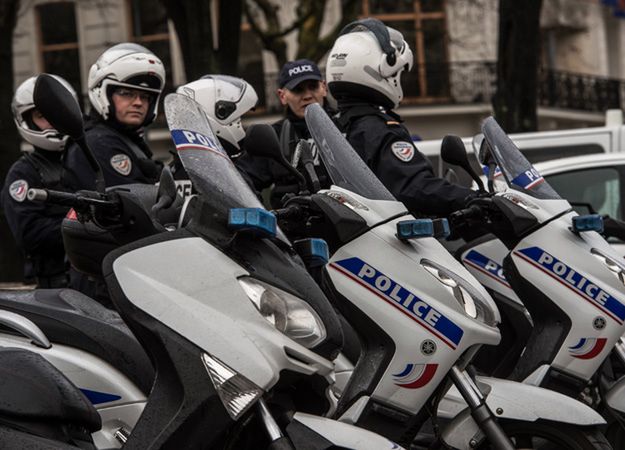 We Francji przez ostatnie tygodnie zatrzymano ponad 100 osób "stanowiących zagrożenie"