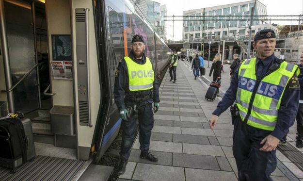 Szwedzki dziennik "Dagens Nyheter": policja utajnia informacje o przestępstwach uchodźców