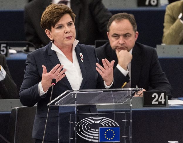 Agencje prasowe o debacie w PE na temat Polski. AP: premier Beata Szydło zganiła Unię Europejską