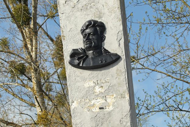 Rosja: usprawiedliwianie przez Polskę wandalizmu na cmentarzach to cynizm