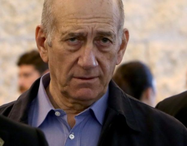 Były premier Izraela Ehud Olmert trafił do więzienia