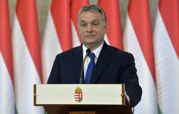 Viktor Orban zarządził referendum ws. przyjmowania uchodźców. KE czeka na wyjaśnienia Węgier. "Bruksela jest zaskoczona tym pomysłem"