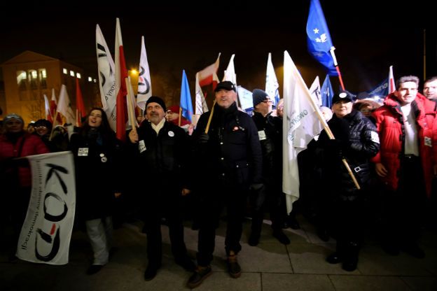 Protesty w całej Polsce. Setki ludzi skandują: wolne media, konstytucja