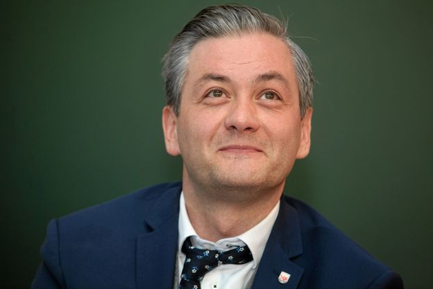 Robert Biedroń sugeruje, kto jest politykiem gejem