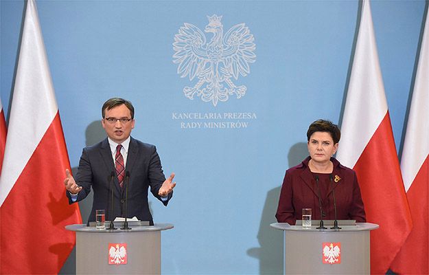 Komisja weryfikacyjna ws. reprywatyzacji w Warszawie. Beata Szydło i Zbigniew Ziobro przedstawili projekt ustawy
