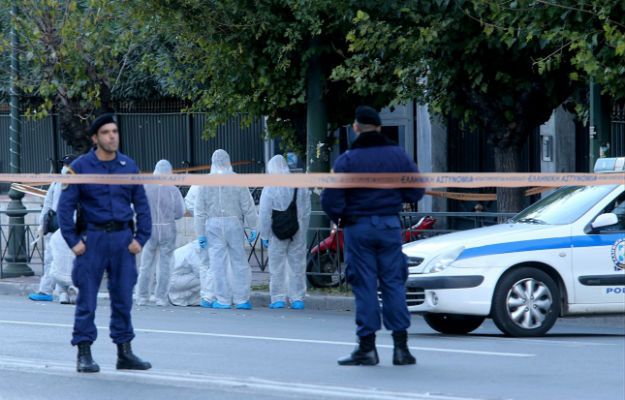 Atak przed ambasadą Francji w Grecji, ranny policjant