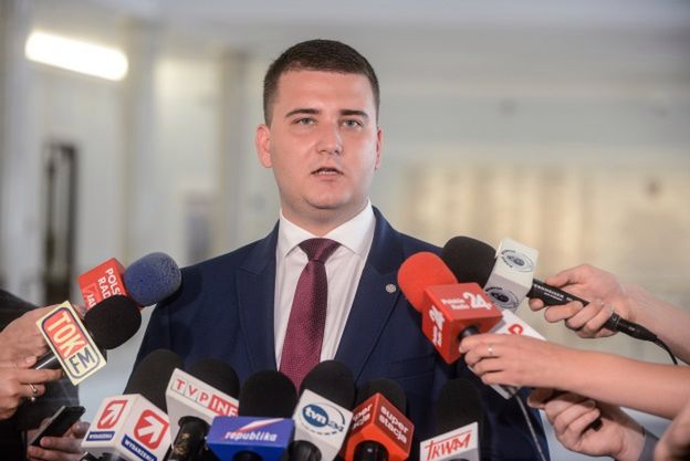 Bartłomiej Misiewicz ponownie rzecznikiem MON i szefem gabinetu politycznego Antoniego Macierewicza